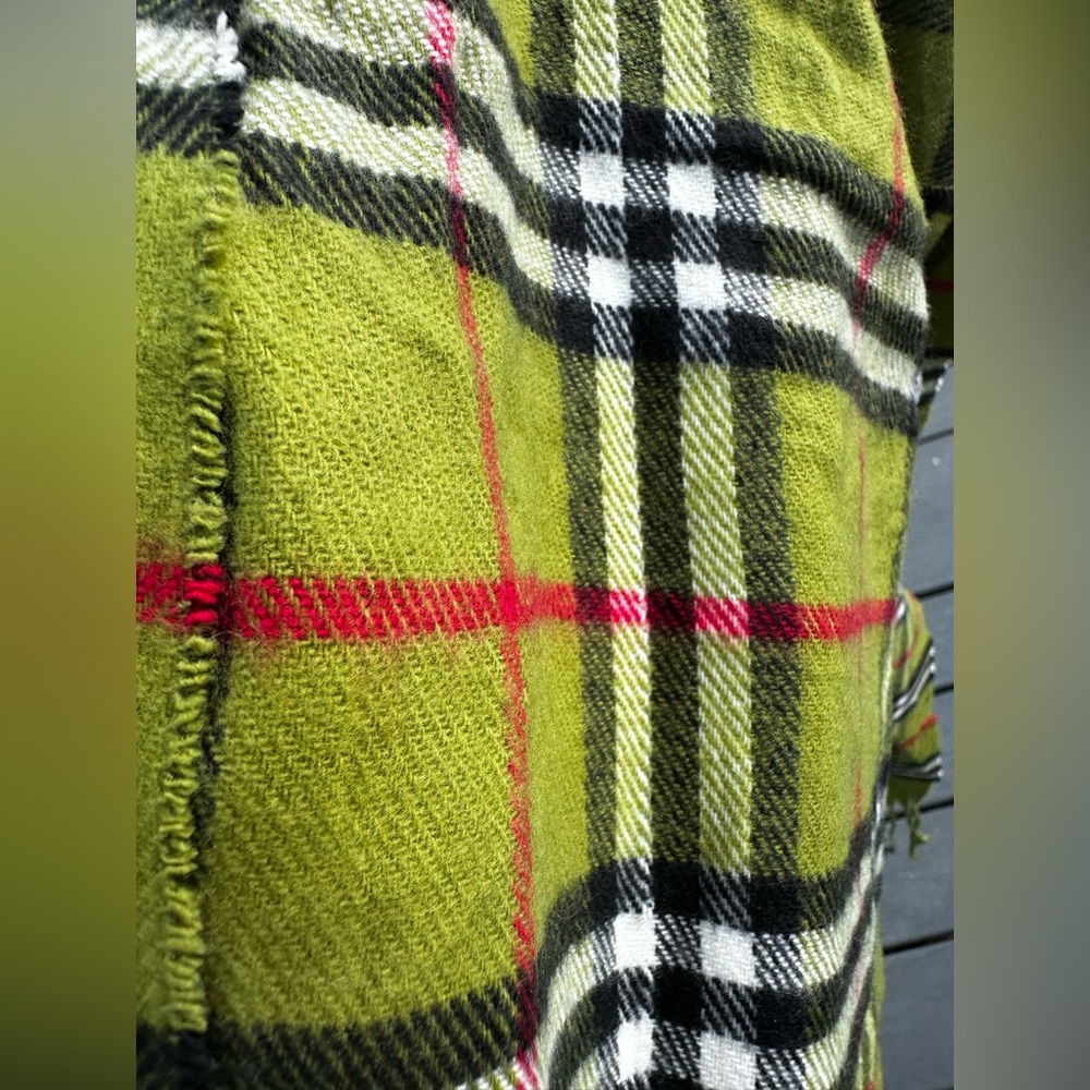 Vintage Burberry bright Olive Green Nova Check Lambswool Scarf (Unisex) - Picture 3 of 8